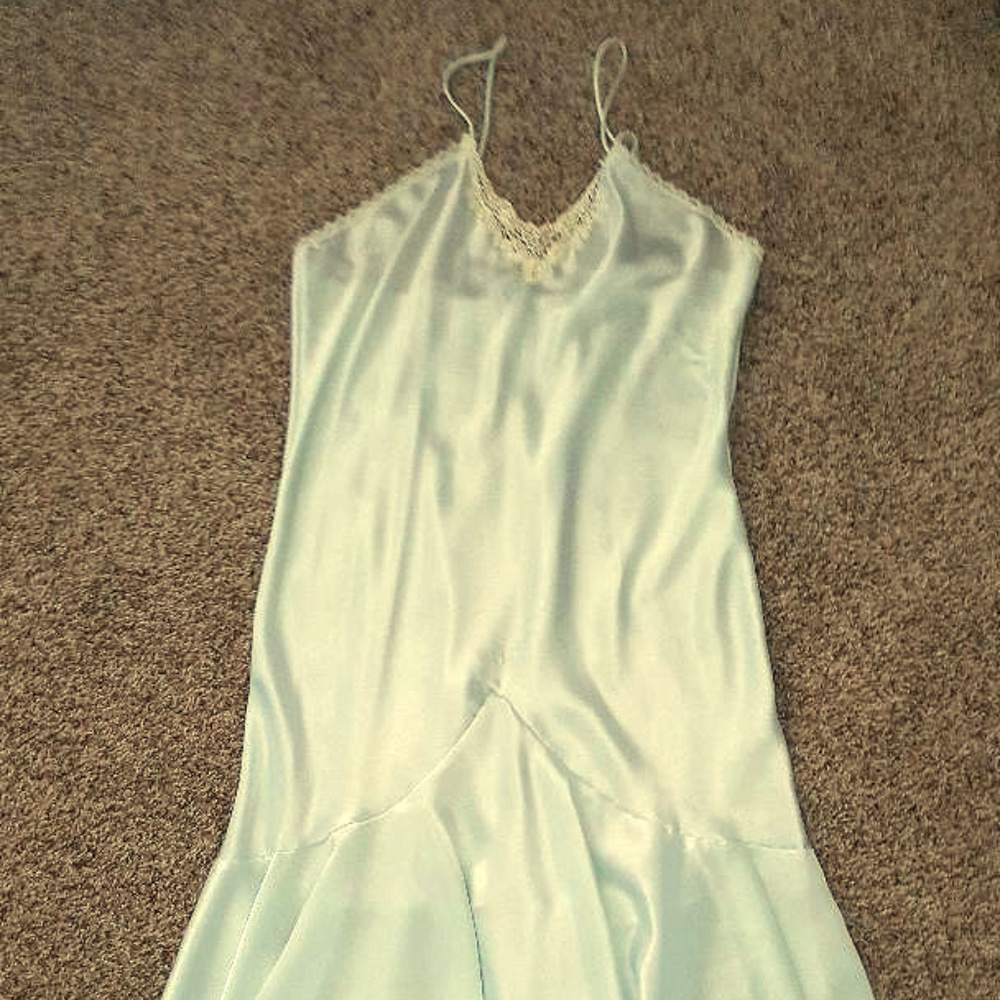 Beautiful, slinky princess nightgown